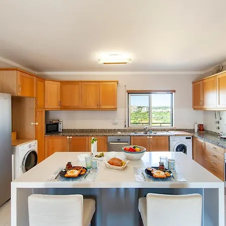 아파트 Spacious With Seaviews