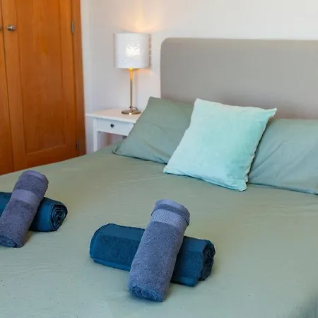 Spacious With Seaviews 아파트 *