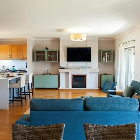 Spacious With Seaviews Portimão