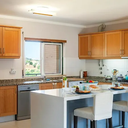 Spacious With Seaviews *