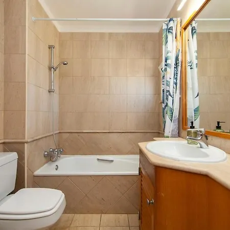 Spacious With Seaviews Portimão