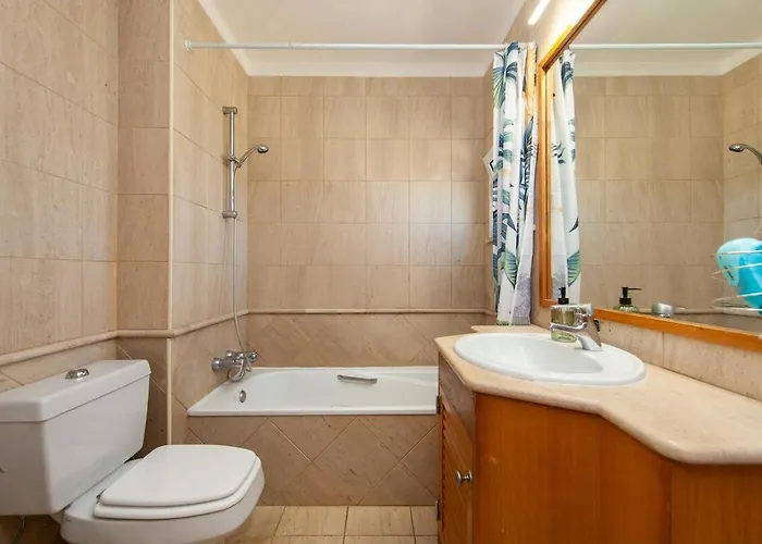 Spacious With Seaviews Portimao