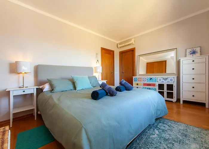 Апартаменты Spacious With Seaviews *