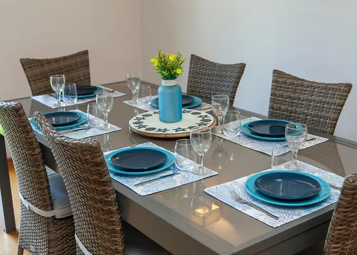 Spacious With Seaviews * Портиман