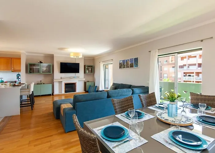 Spacious With Seaviews Апартаменты